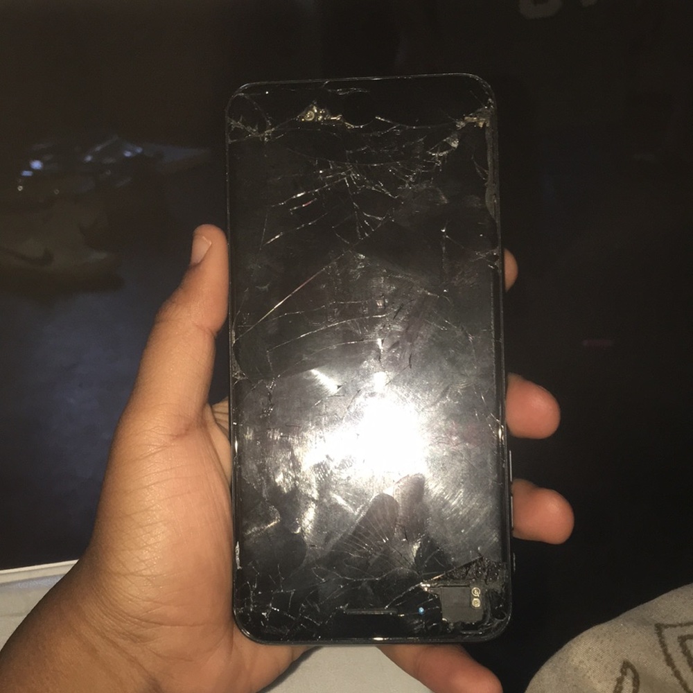 Iphone 8 ,black ,its cracked but it works ..